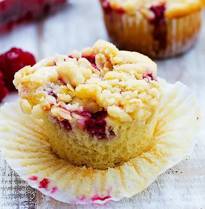 Raspberry Muffins with Crumble Topping
