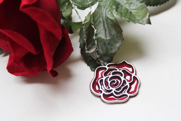 Beautifully Bloomed Rose DIY Necklace