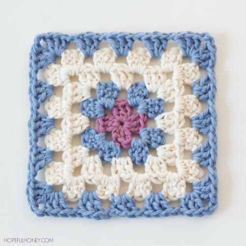 EASY CROCHET: How to Crochet a Granny Square for Beginners 