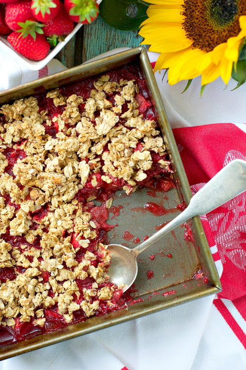 Clean and Healthy Strawberry Crisp