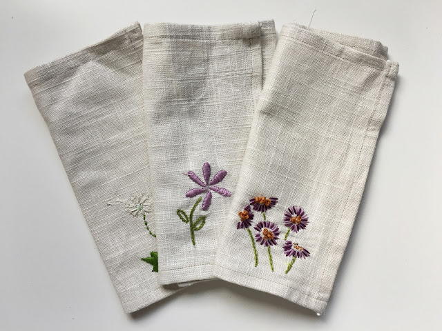 Embroidered floral napkins  allfreeholidaycraftscom Embroidered floral napkins  allfreeholidaycraftscom