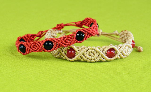 Budding Rose Beaded Macrame Bracelet