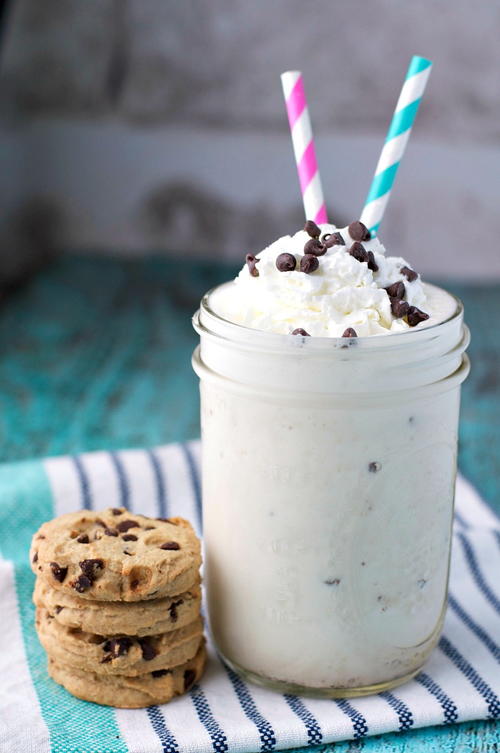 Healthy Chocolate Chip Cookie Dough Smoothie