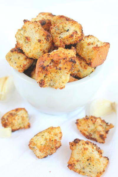 Simple Homemade Garlic-Herb Croutons