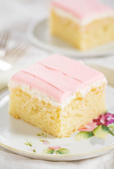 Easy Yellow Cake with Buttercream Frosting | RecipeLion.com