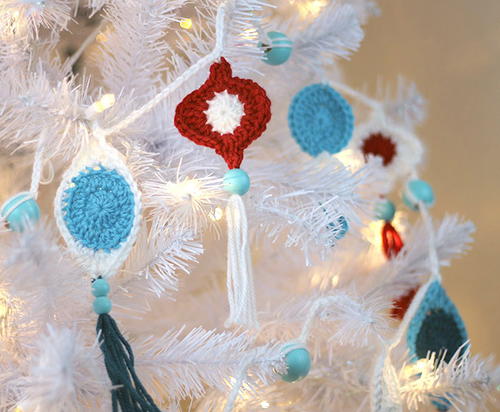 Retro Christmas Crochet Ornament Garland