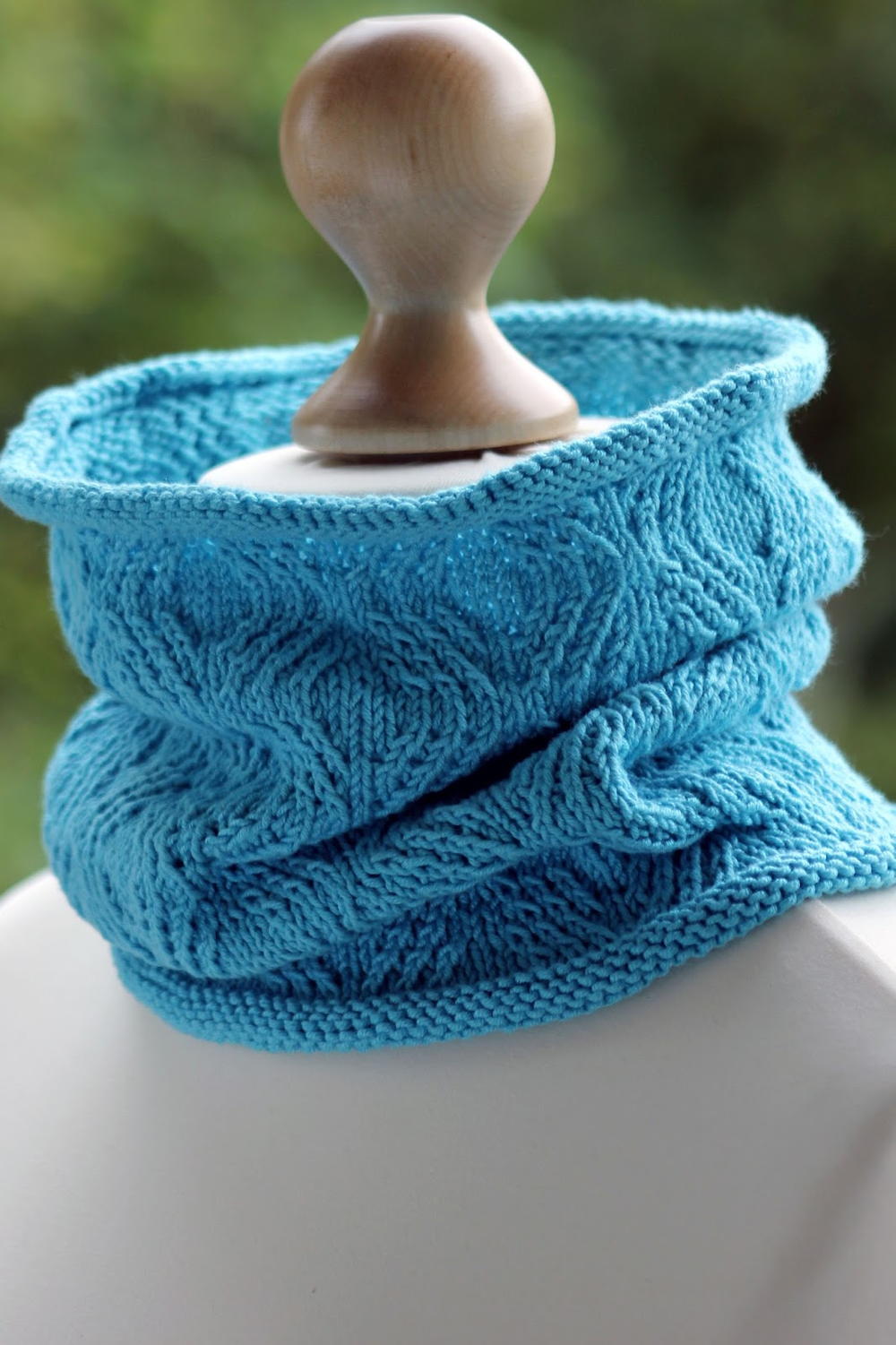 Diamond Carved Cowl Pattern AllFreeKnittingcom Matinee designtrends