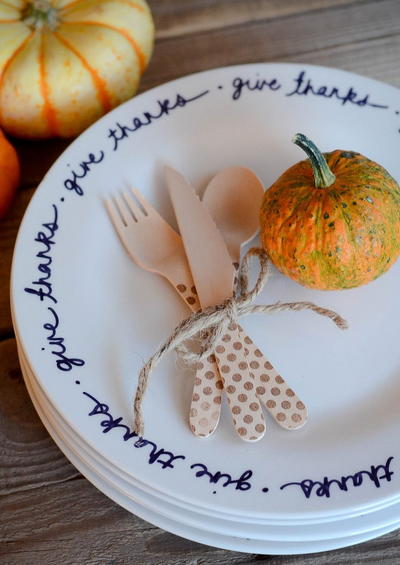 Lovely Thanksgiving DIY Plates