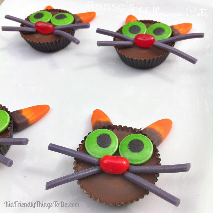 Reese's Cup Cat Halloween Treats | AllFreeKidsCrafts.com