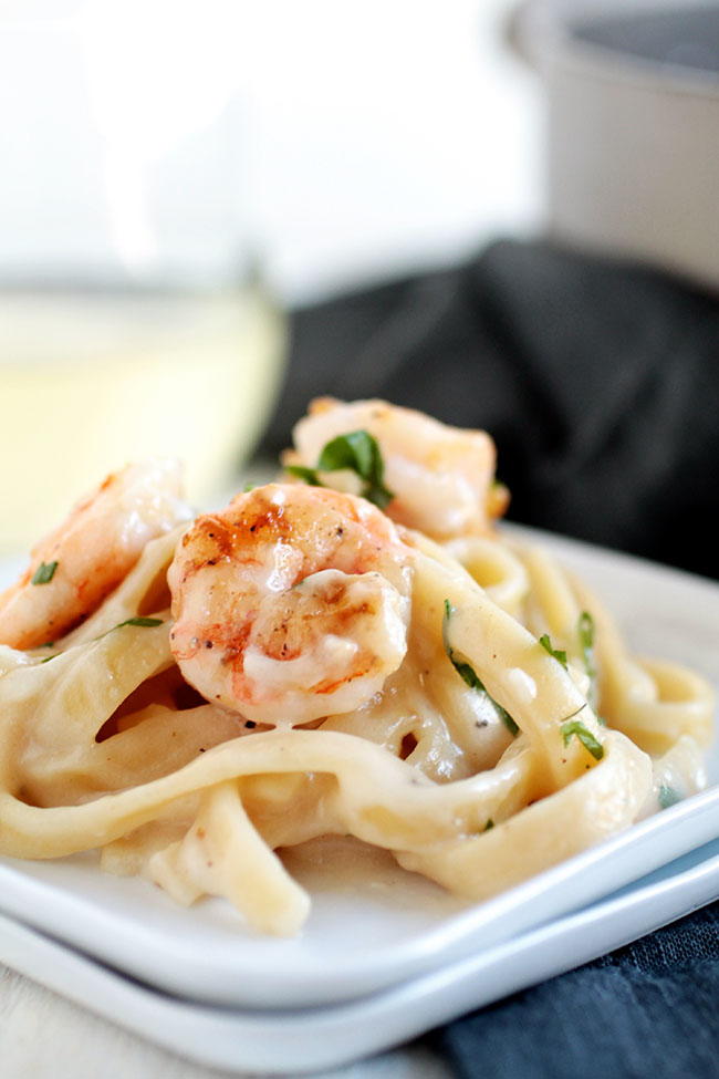 Creamy White Wine Shrimp Alfredo | TheWineBuyingGuide.com