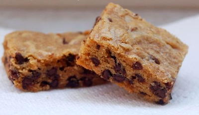 Slow Cooker Peanut Butter Chocolate Chip Blondies