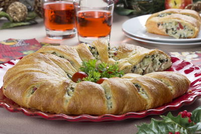 Spinach Artichoke Crescent Ring