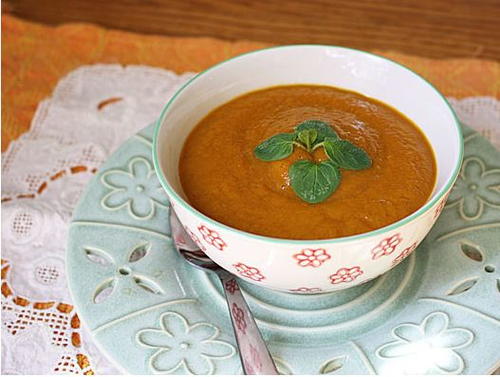 Easy Slow Cooker Pumpkin Soup