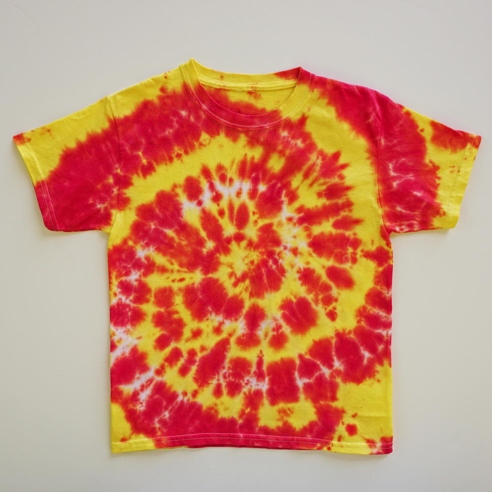How to Spiral Tie Dye | FaveCrafts.com