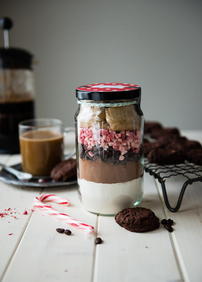 Christmas Cookie Gifts in a Jar FaveCrafts.com Christmas Cookie Gifts in a Jar FaveCrafts.com