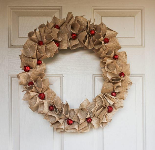 DIY Christmas Wreaths: 9 Charming Burlap Wreaths 