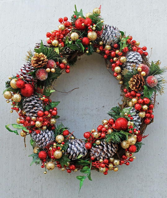 Pine Cone DIY Wreath | FaveCrafts.com