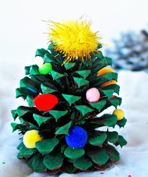 Easy Pinecone Christmas Craft