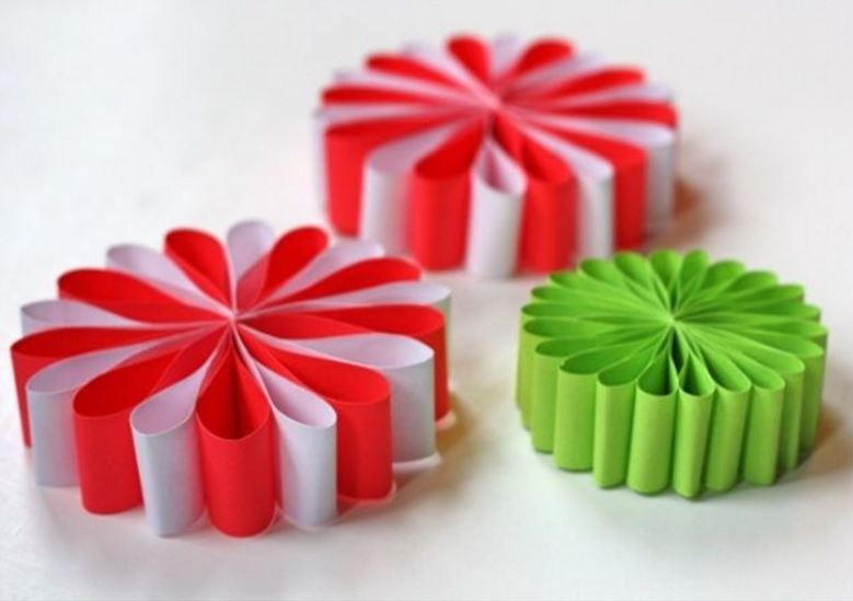 Simple Paper Flower Ornaments | AllFreeChristmasCrafts.com