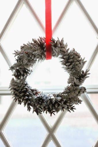 Chalky Pine Cone DIY Christmas Wreath