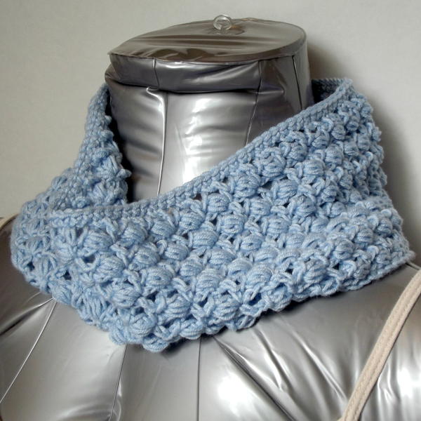 Slanted Puffs Cowl