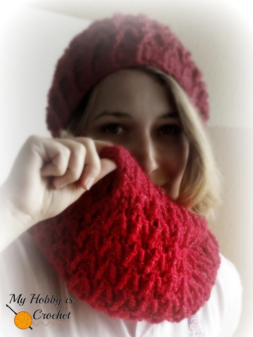 Sparkle Ruby Cowl