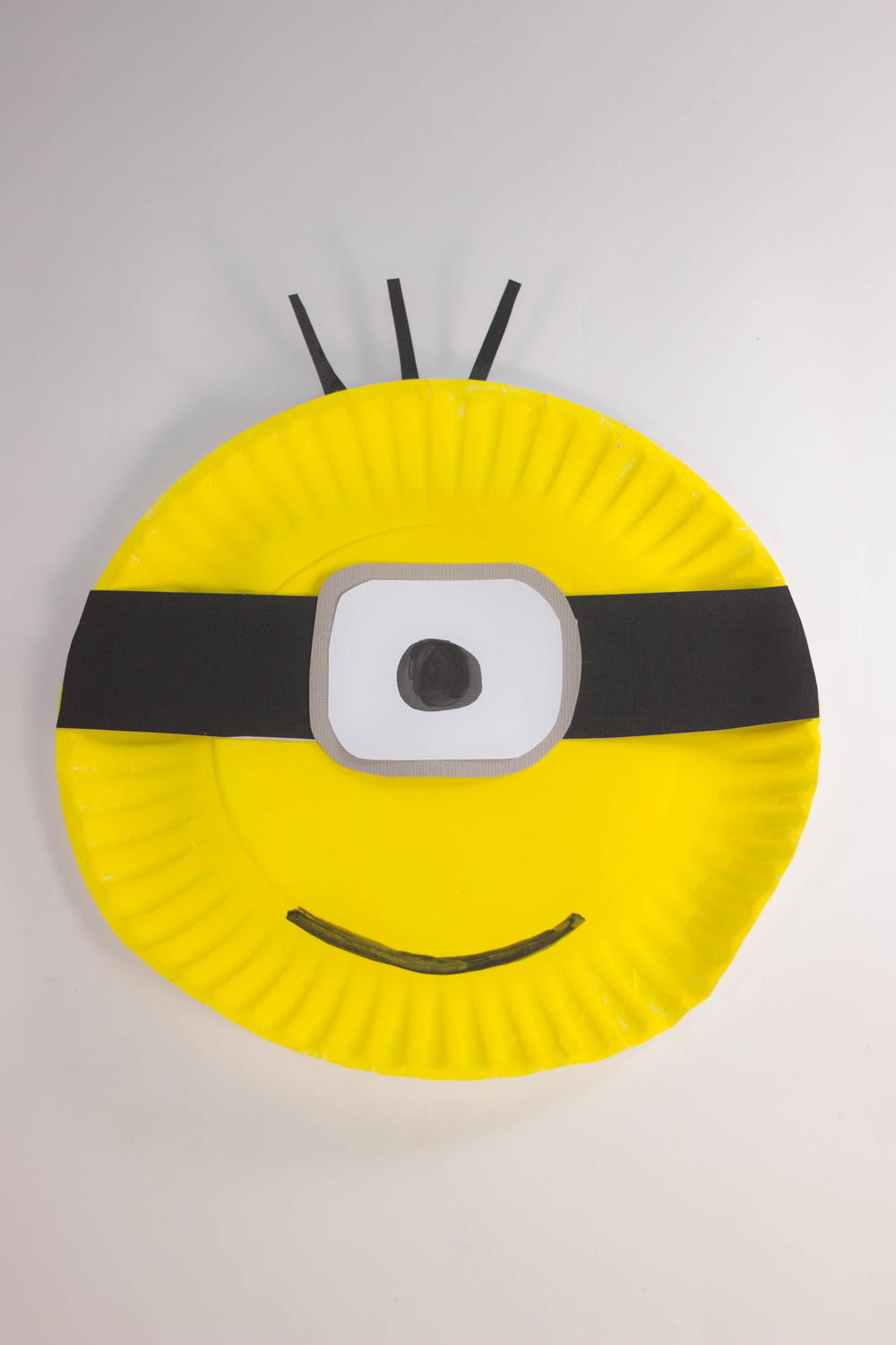 Paper Plate Minion  Crafts  AllFreeKidsCrafts com Paper Plate Minion  Crafts  AllFreeKidsCrafts com