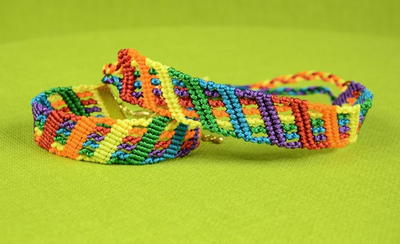 Make a friendship bracelet pattern