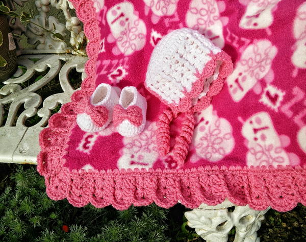 Sweet Shells Crochet Edging and Baby Bonnet