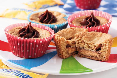 Candy Bar-Stuffed Cupcakes