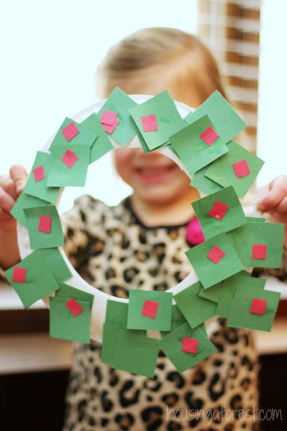 Simple and Beautiful Paper Plate Wreath