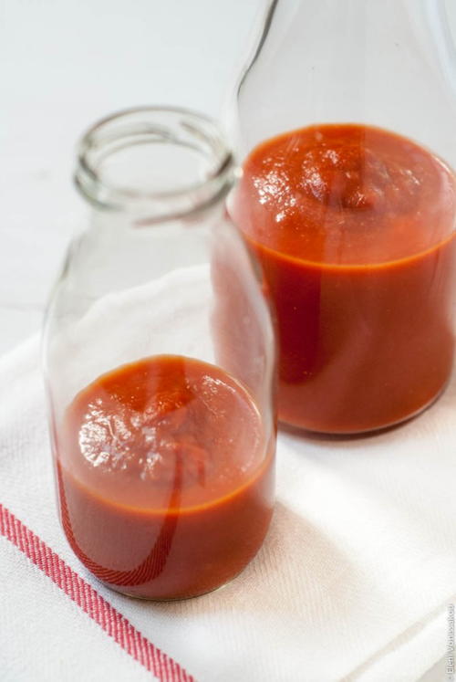 Slow Cooker Homemade Tomato Puree Passata
