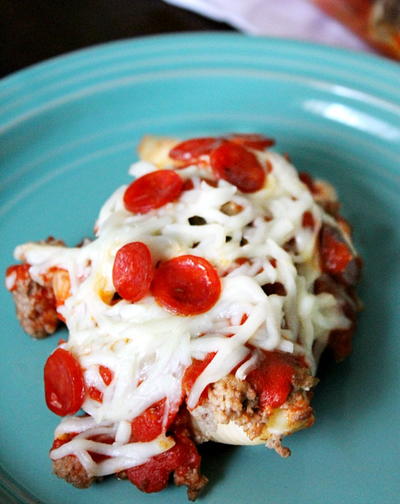 Pepperoni Pizza Stuffed Pasta Shells | RecipeLion.com