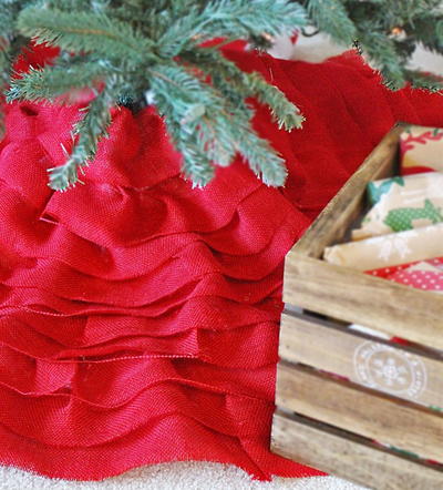 Download DIY Burlap Christmas Tree Skirt | DIYIdeaCenter.com