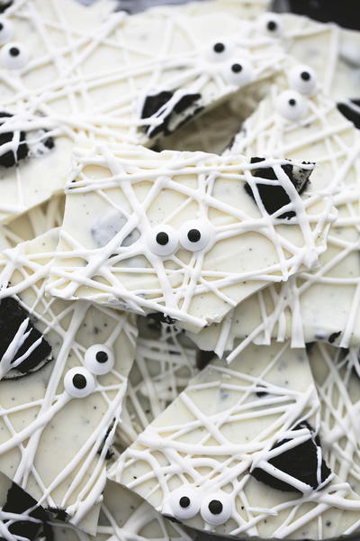 3-Ingredient Cookies 'n Cream Mummy Bark