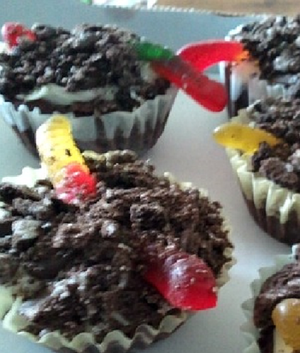 Cupcakes: Dirt & Worm Cupcakes