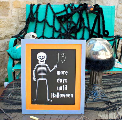 DIY Halloween Countdown Chalkboard