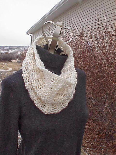 Occasional Cable Cowl Pattern