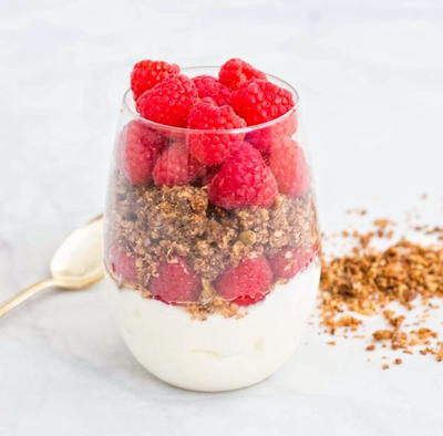 Greek Yogurt Raspberry Granola Parfait