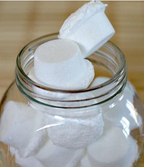 Fizzy Homemade Toilet Bowl Cleaner | DIYIdeaCenter.com