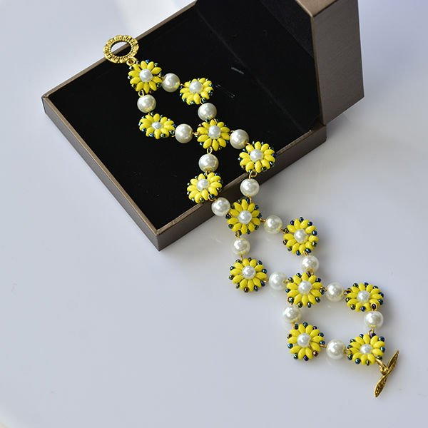 Daisies and Pearls DIY Bracelet