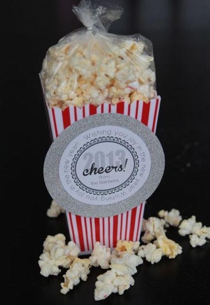 White Chocolate Peppermint Popcorn | TheBestDessertRecipes.com