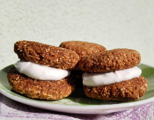 Homemade Vegan Coconut Oreos