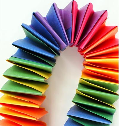 Slinky Rainbow Folded Paper Garland | AllFreePaperCrafts.com