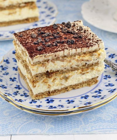 No-Bake Tiramisu Eclair Cake