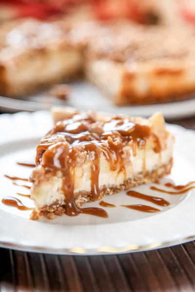 Caramel Apple Crisp Cheesecake