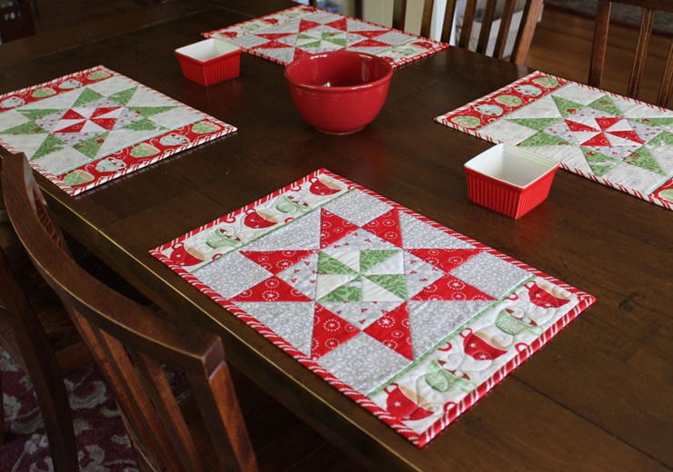 Christmas Spirit Pinwheel Placemats | FaveQuilts.com