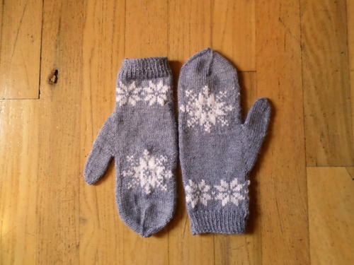 "Frozen" Inspired Mittens