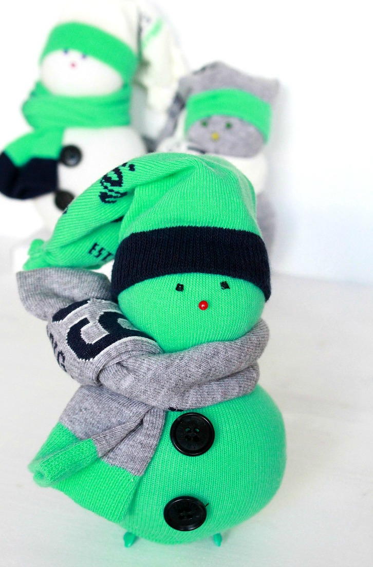 Diy sock snowman allfreeholidaycraftscom Diy sock snowman allfreeholidaycraftscom