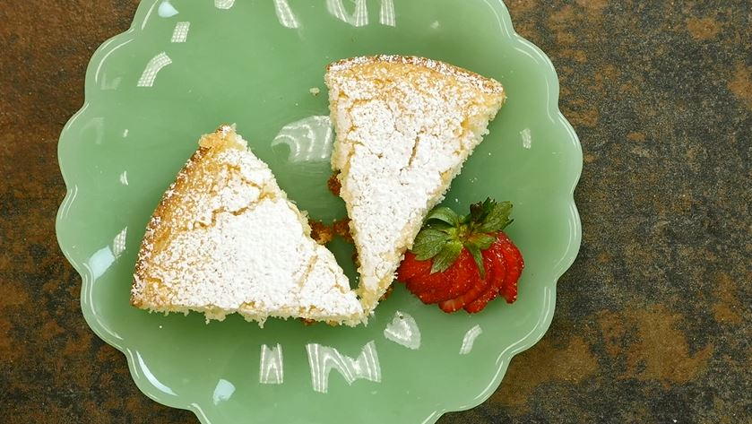 Made Famous by the 50s Cake-image
